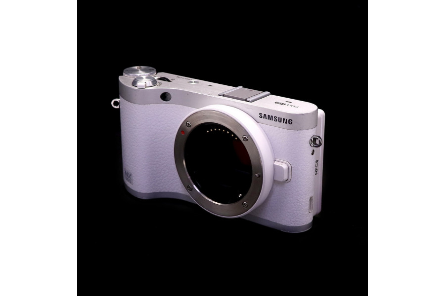 Беззеркальная фотокамера Samsung NX300 body