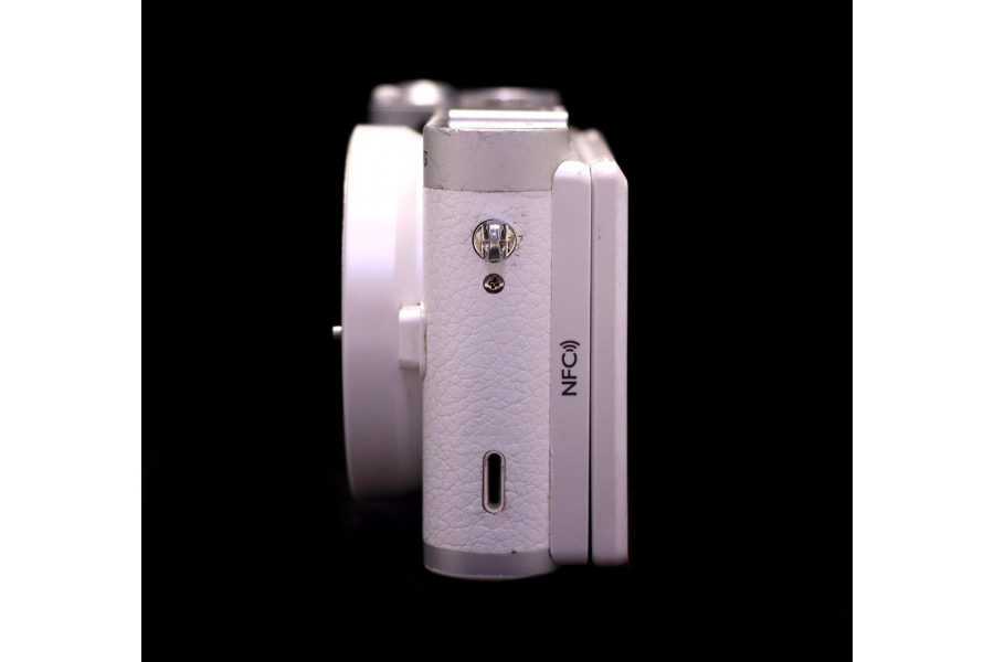 Беззеркальная фотокамера Samsung NX300 body