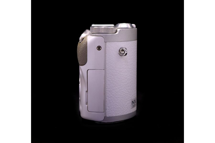 Беззеркальная фотокамера Samsung NX300 body