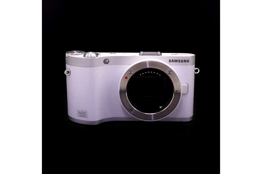 Беззеркальная фотокамера Samsung NX300 body
