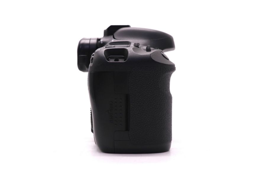 Canon EOS 7D body в упаковке (пробег 74590 кадров)