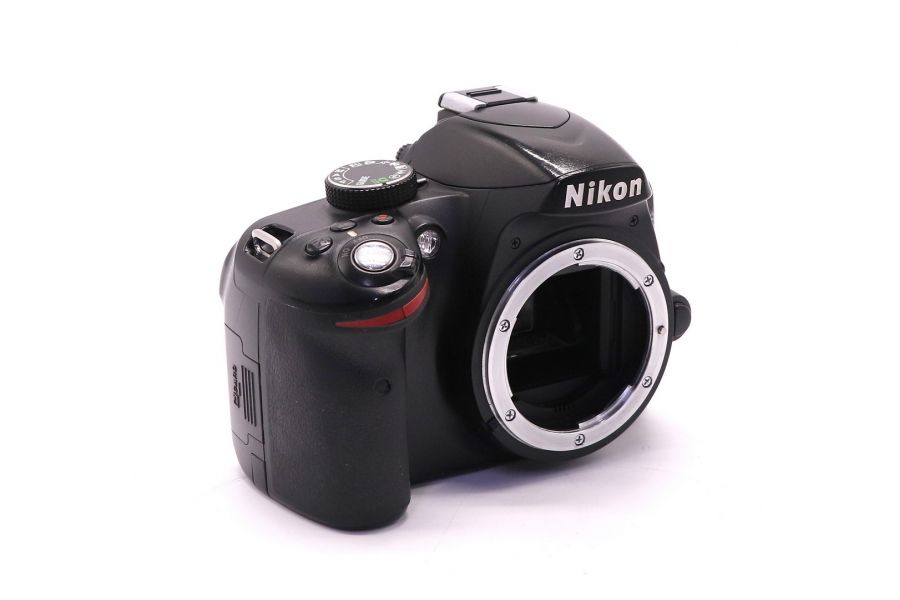 Nikon D3200 body (пробег 89000 кадров)