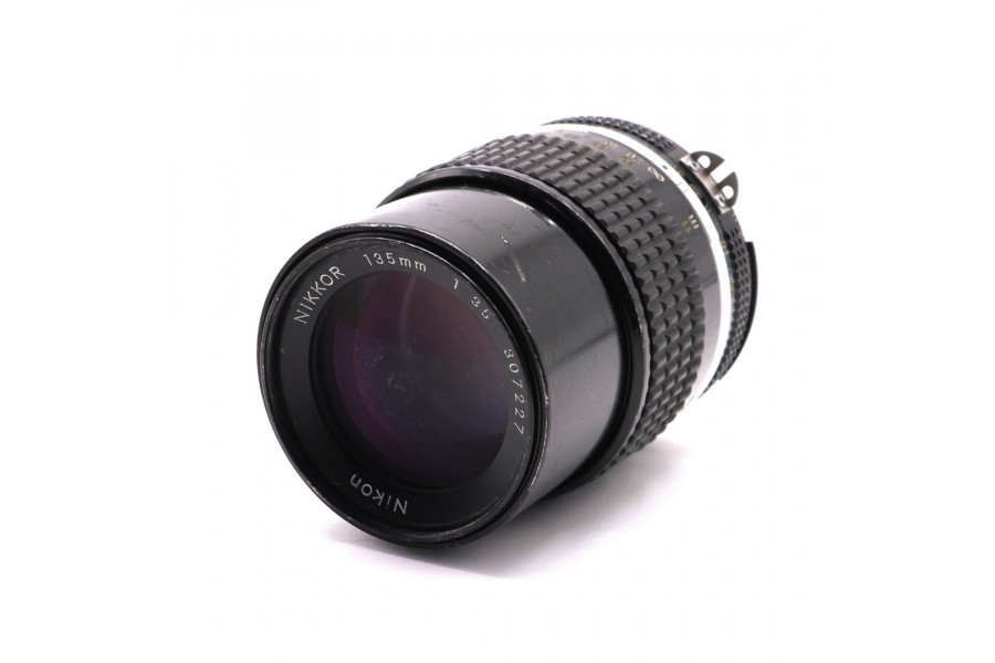 Классический телеобъектив Nikon 135mm f/3.5 Nikkor