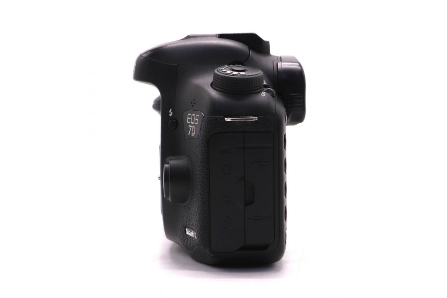 Canon EOS 7D Mark II body (пробег 42000 кадров)