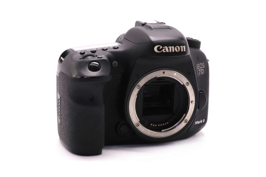 Canon EOS 7D Mark II body (пробег 42000 кадров)