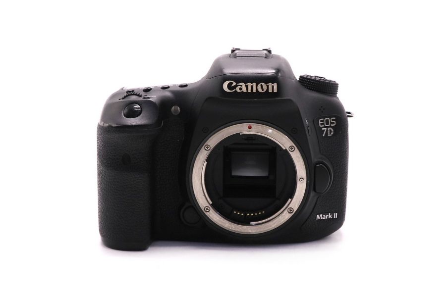 Canon EOS 7D Mark II body (пробег 42000 кадров)