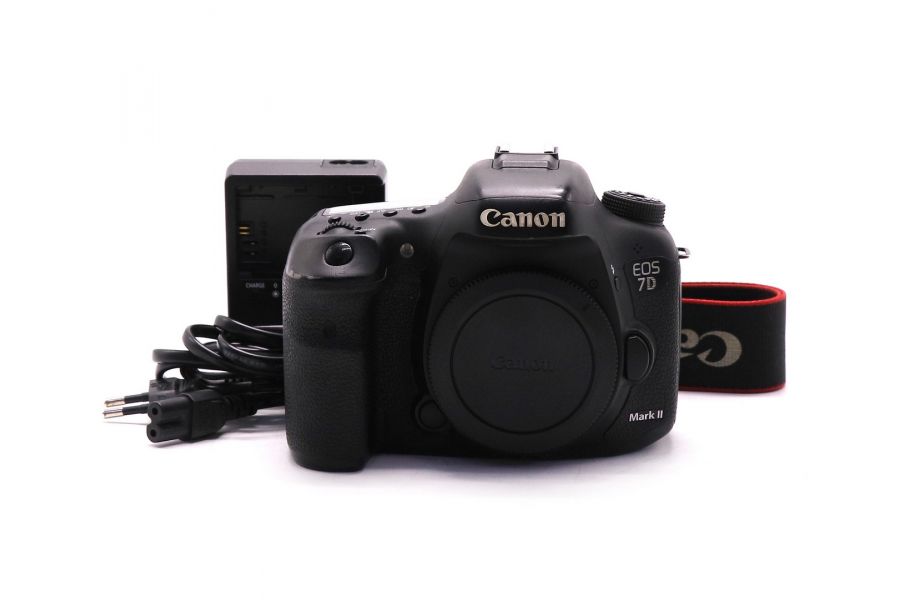 Canon EOS 7D Mark II body (пробег 42000 кадров)