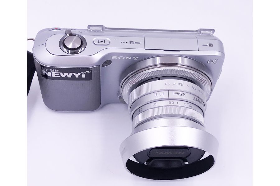 Объектив Newyi 25mm f/1.8 Sony E Silver