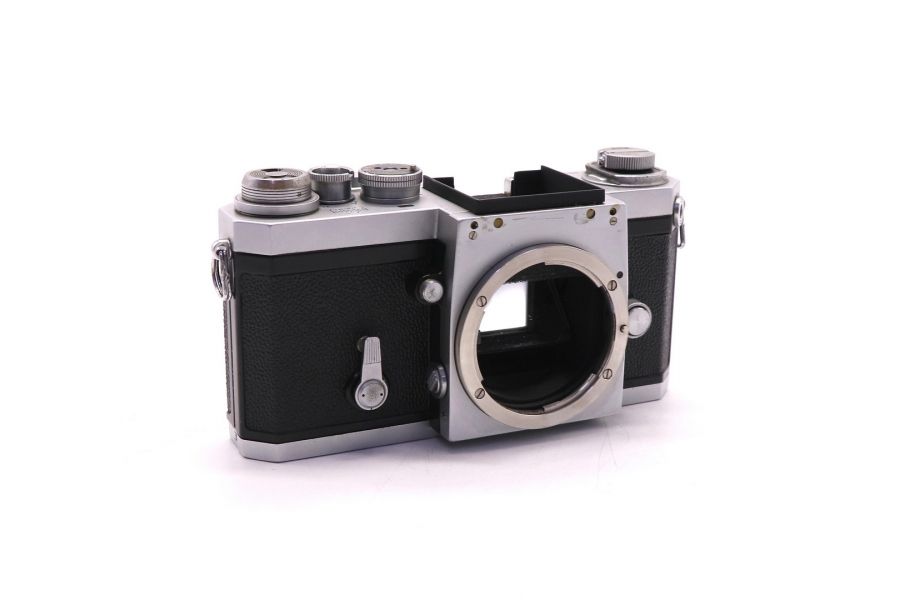 Зеркальный пленочный фотоаппарат Nikon F body
