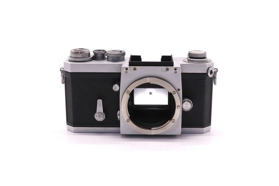 Зеркальный пленочный фотоаппарат Nikon F body