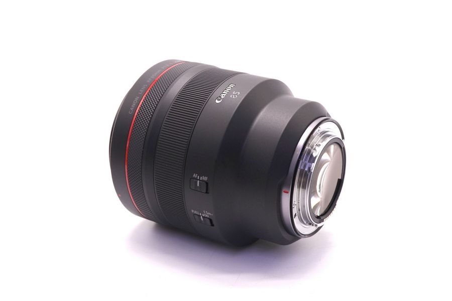 Canon RF 85mm f/1.2L USM в упаковке