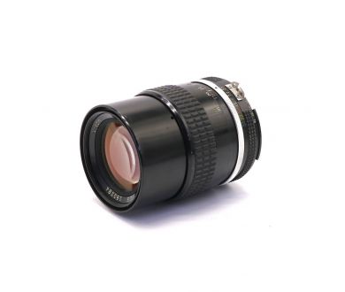 Длиннофокусный объектив Nikon 135mm f/3.5 Nikkor