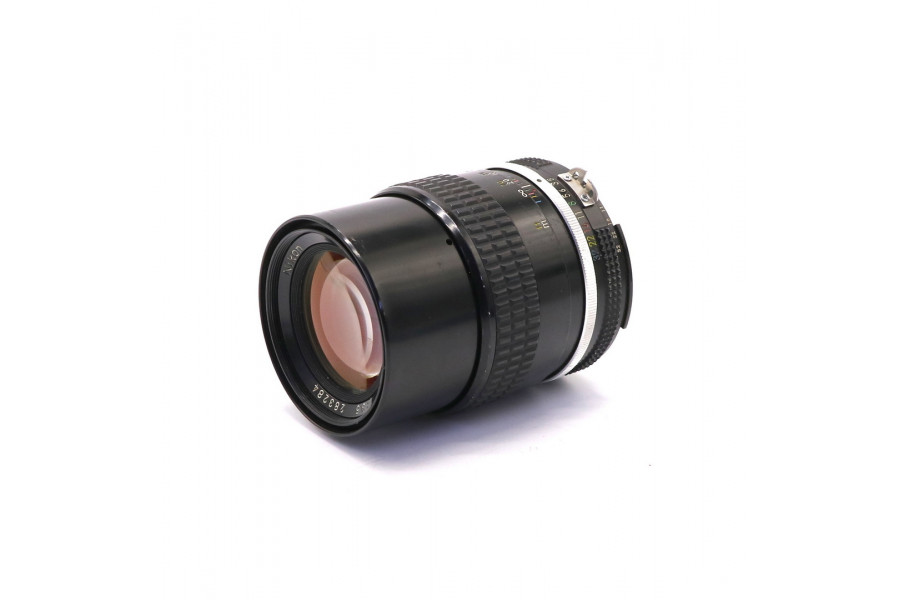 Длиннофокусный объектив Nikon 135mm f/3.5 Nikkor