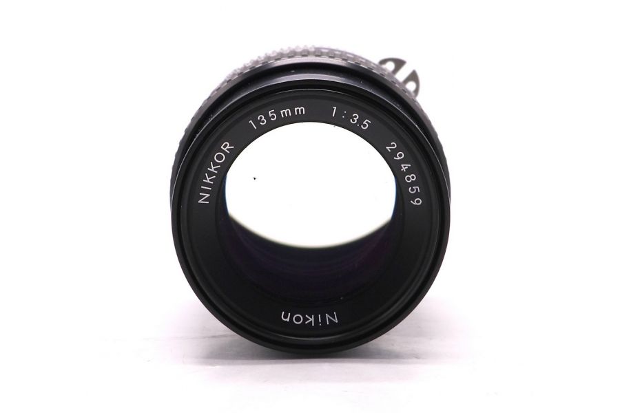 Длиннофокусный объектив Nikon 135mm f/3.5 Nikkor 