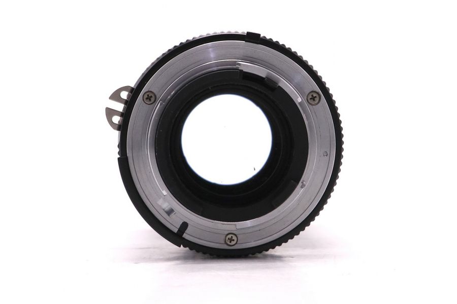 Длиннофокусный объектив Nikon 135mm f/3.5 Nikkor 