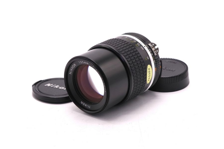 Длиннофокусный объектив Nikon 135mm f/3.5 Nikkor 