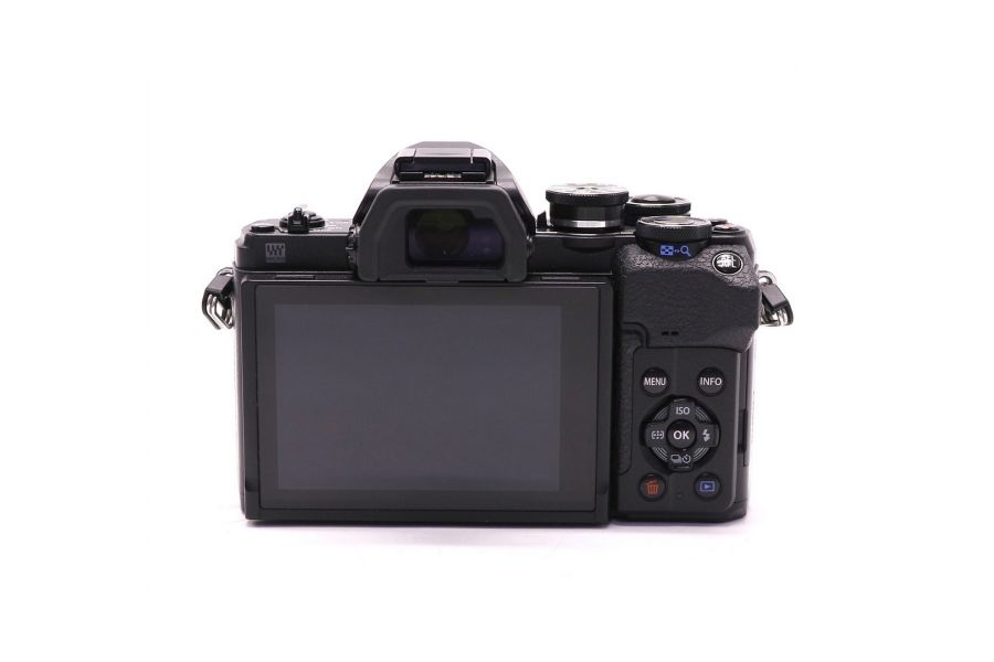 Olympus OM-D E-M10 Mark IV kit black в упаковке (пробег 2630 кадров)