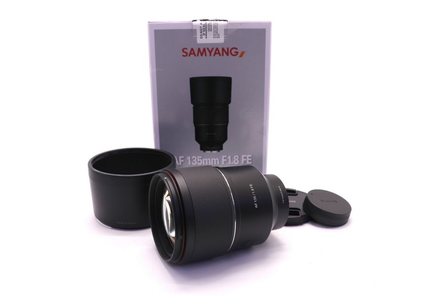 Samyang AF 135mm f/1.8 Sony E в упаковке