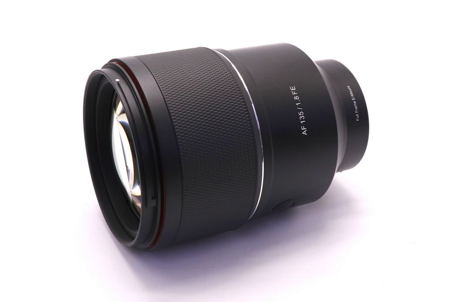 Samyang AF 135mm f/1.8 Sony E в упаковке