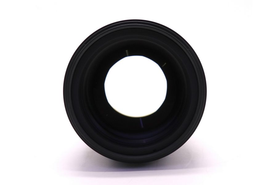 Samyang AF 135mm f/1.8 Sony E в упаковке