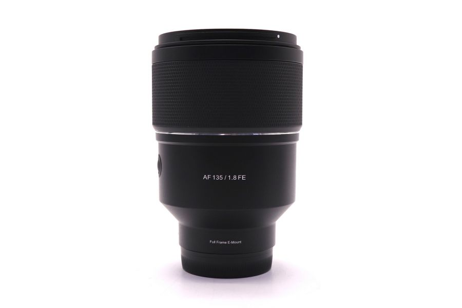 Samyang AF 135mm f/1.8 Sony E в упаковке