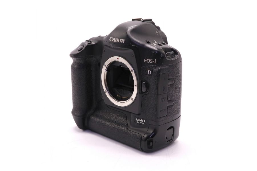 Canon EOS 1D Mark II body (пробег неизвестен)