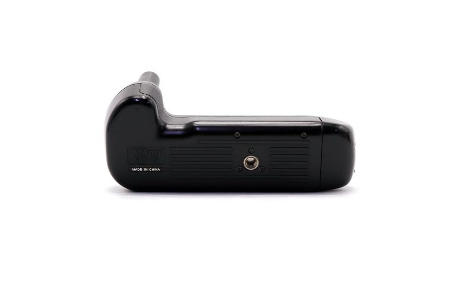 Многофункциональный батарейный блок Nikon MB-16