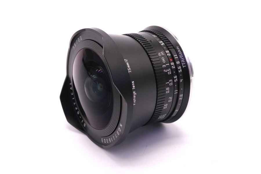 TTartisan 7.5mm f/2 for Canon RF APS-C в упаковке