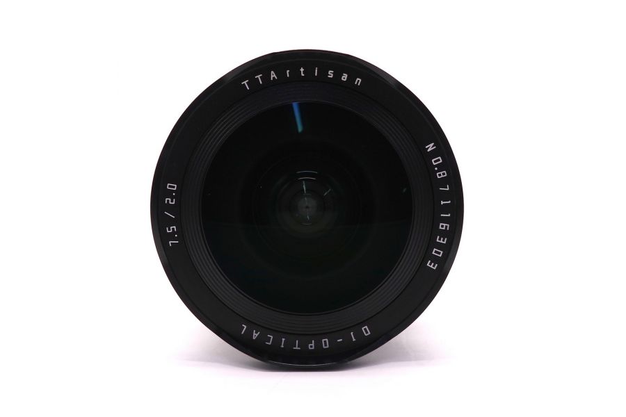 TTartisan 7.5mm f/2 for Canon RF APS-C в упаковке