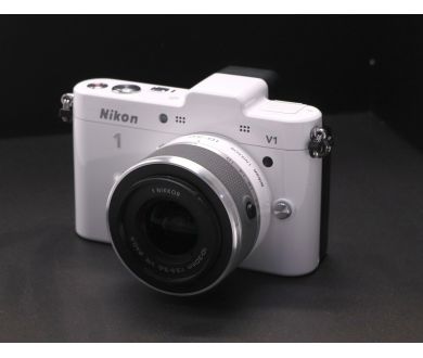 Фотокамера Nikon 1 V1 kit (пробег 6760 кадров)