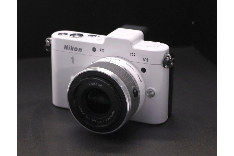 Фотокамера Nikon 1 V1 kit (пробег 6760 кадров)