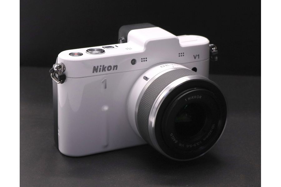 Фотокамера Nikon 1 V1 kit (пробег 6760 кадров)
