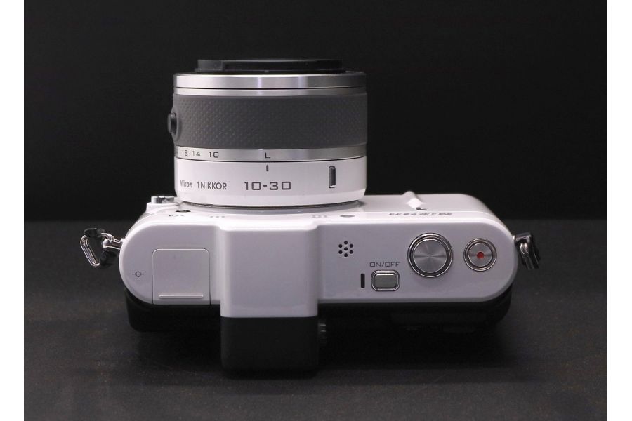 Фотокамера Nikon 1 V1 kit (пробег 6760 кадров)