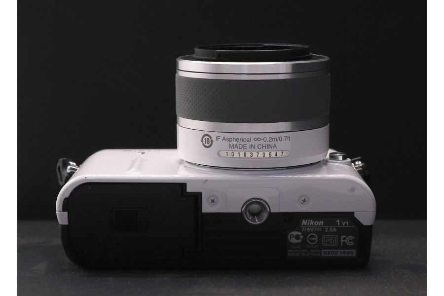 Фотокамера Nikon 1 V1 kit (пробег 6760 кадров)