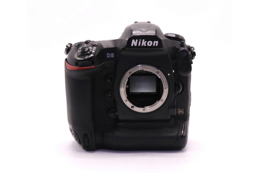 Nikon D5 body (пробег 1374660 кадров)