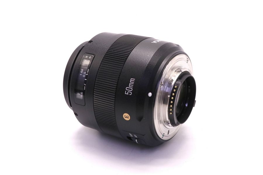 Yongnuo 50mm F/1.4N E для Nikon F в упаковке