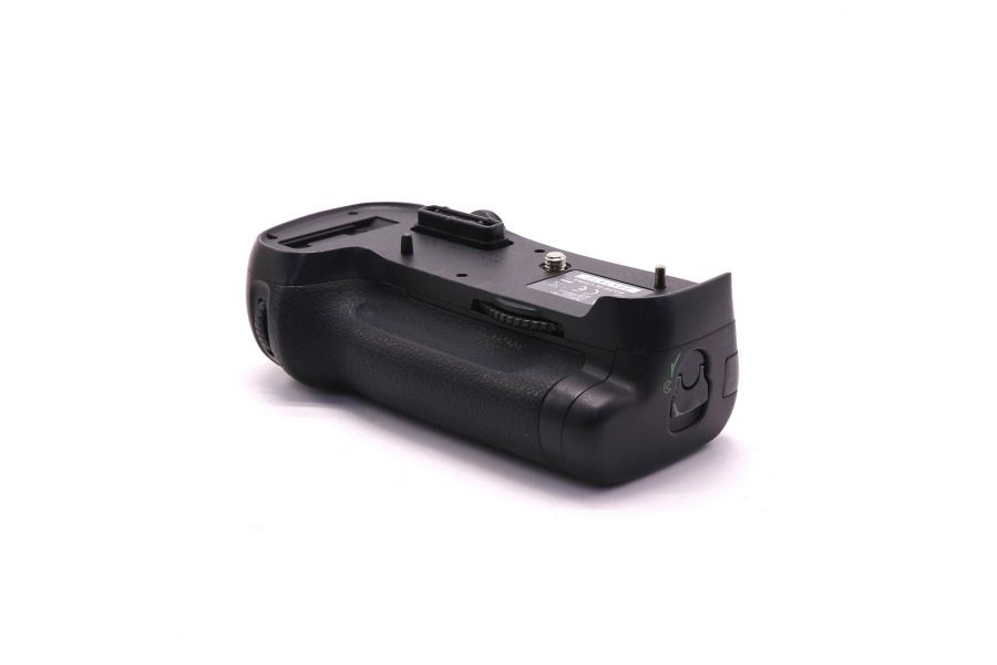 Батарейная ручка Nikon MB-D12 в упаковке