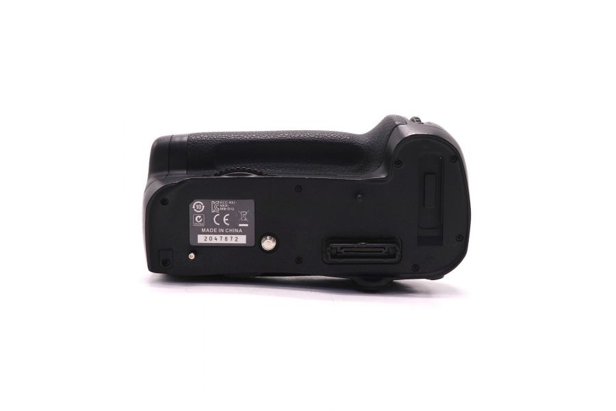 Батарейная ручка Nikon MB-D12 в упаковке