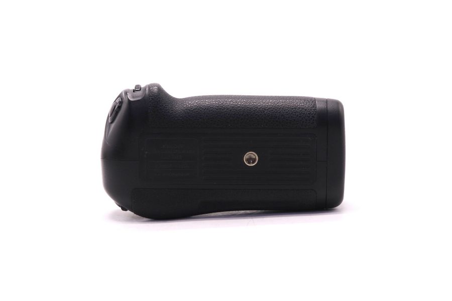 Батарейная ручка Nikon MB-D12 в упаковке