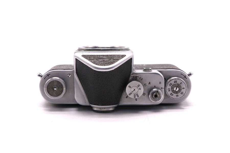 Зеркальный советский фотоаппарат Зенит С body