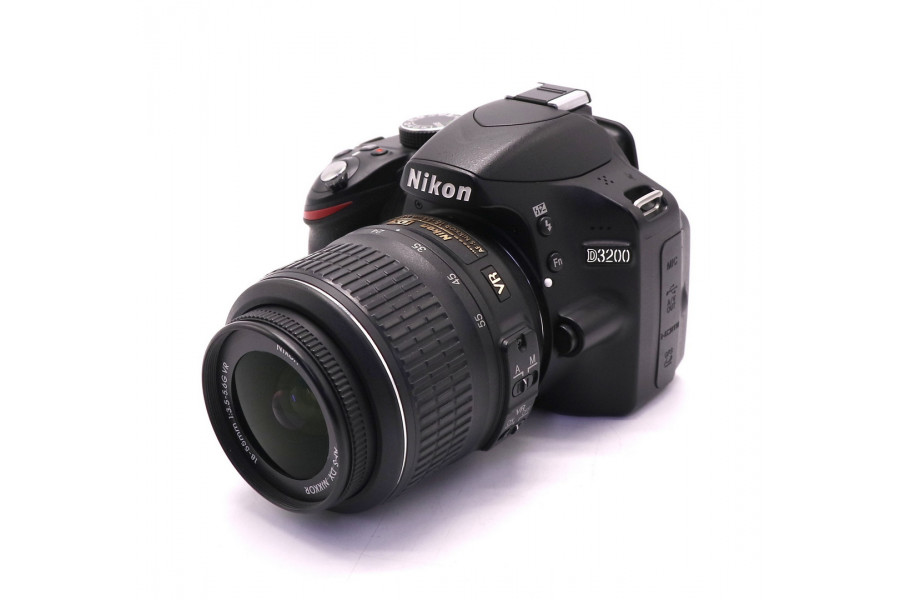 Фотокамера Nikon D3200 kit (пробег 9630 кадров)