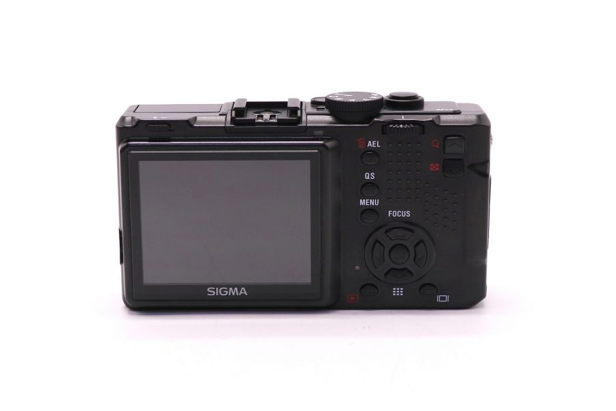 Компактный фотоаппарат Sigma DP1X в упаковке