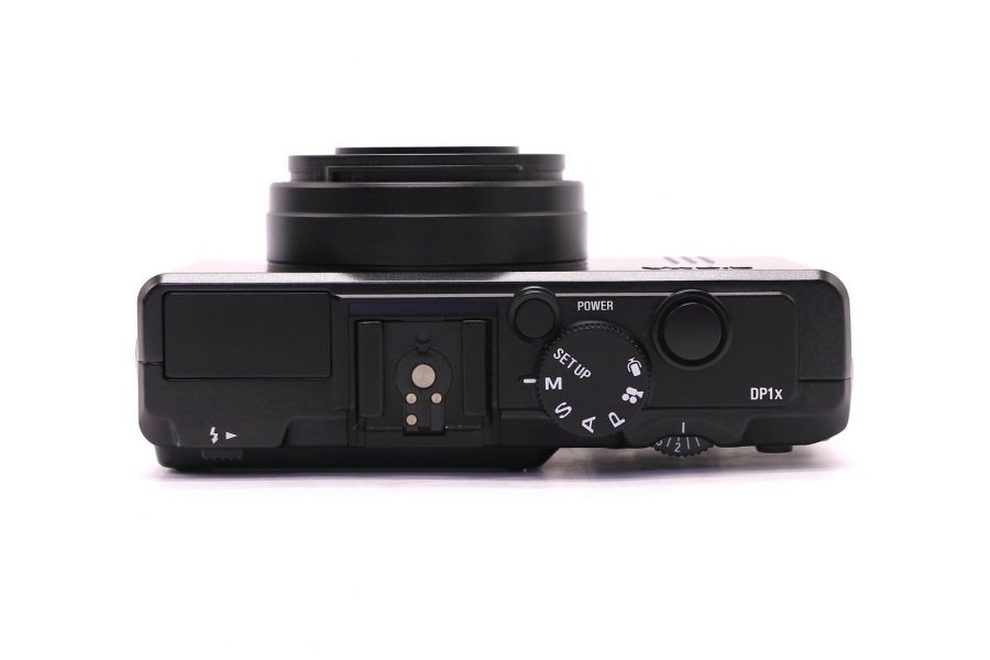 Компактный фотоаппарат Sigma DP1X в упаковке