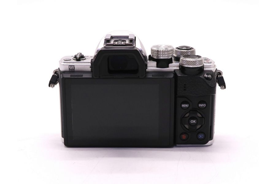 Olympus OM-D E-M10 Mark II body silver (пробег 23115 кадров)