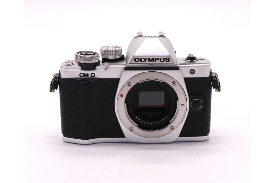 Olympus OM-D E-M10 Mark II body silver (пробег 23115 кадров)