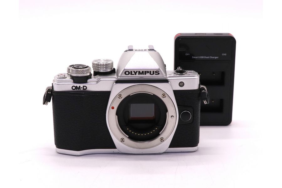 Olympus OM-D E-M10 Mark II body silver (пробег 23115 кадров)