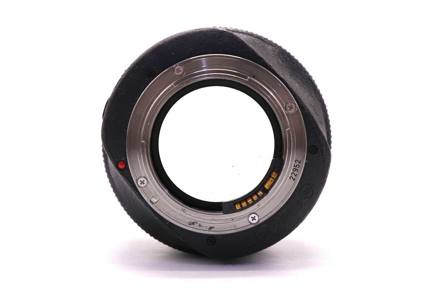 Canon EF 85mm f/1.2L II USM (Japan)