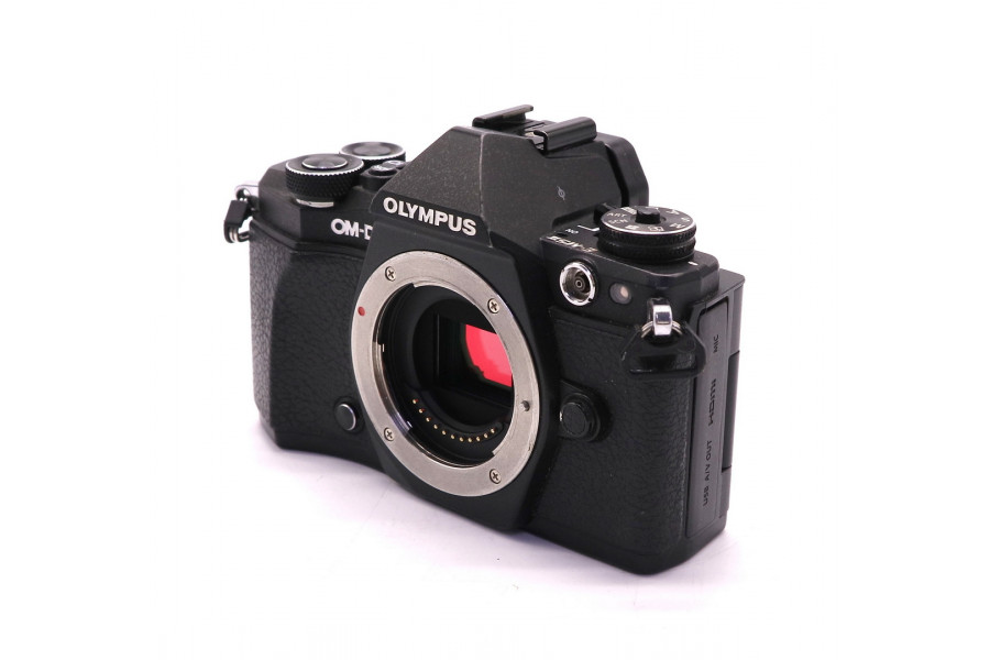 Olympus OM-D E-M5 II body (пробег 17035 кадров)