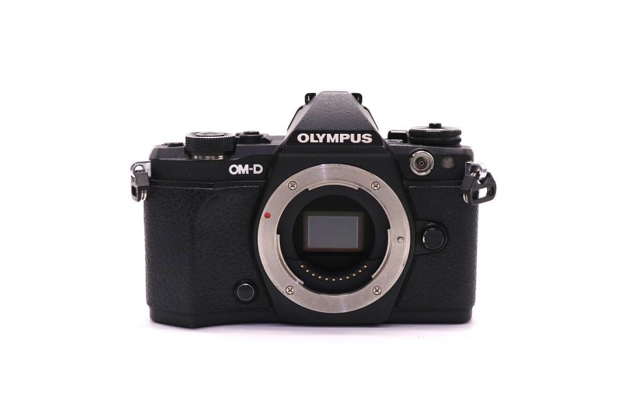 Olympus OM-D E-M5 II body (пробег 17035 кадров)