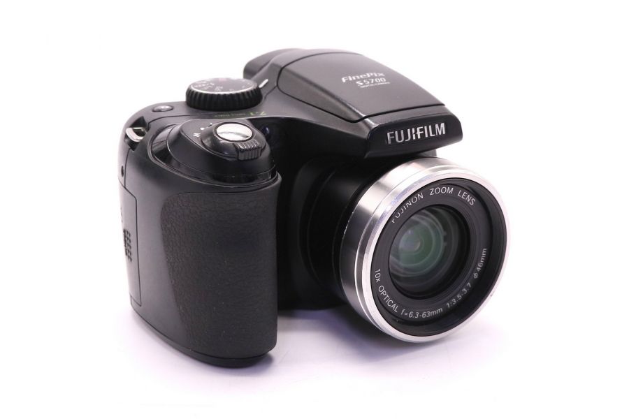 Фотоаппарат Fujifilm FinePix S5700 в упаковке